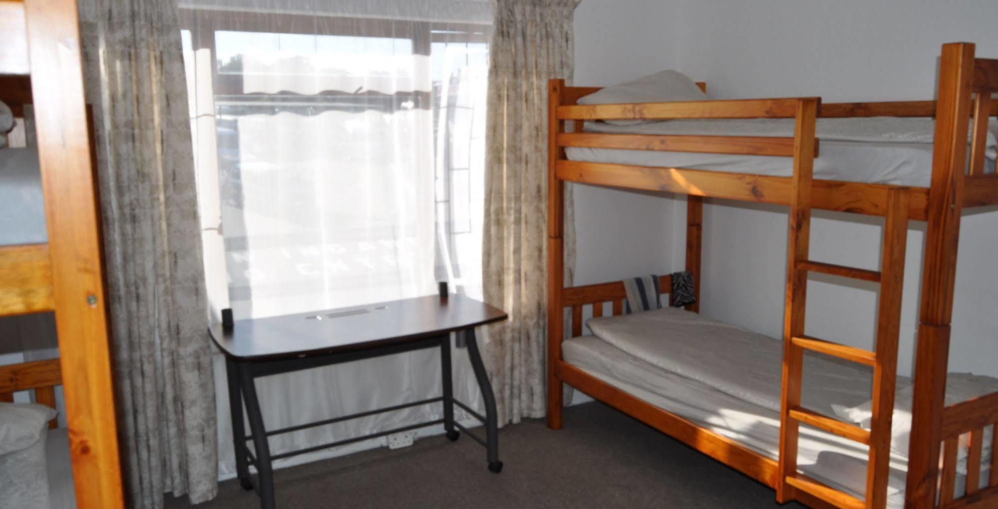 Backpacker Apartments Plettenberg Bay Eksteriør billede