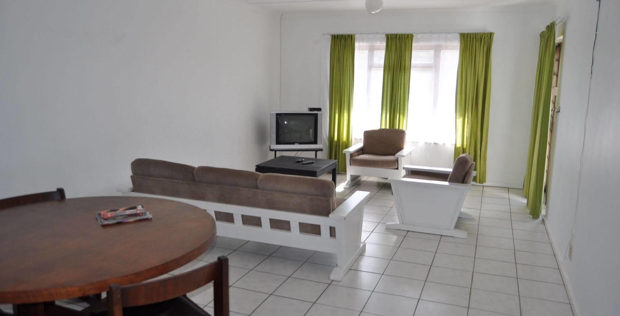 Backpacker Apartments Plettenberg Bay Eksteriør billede