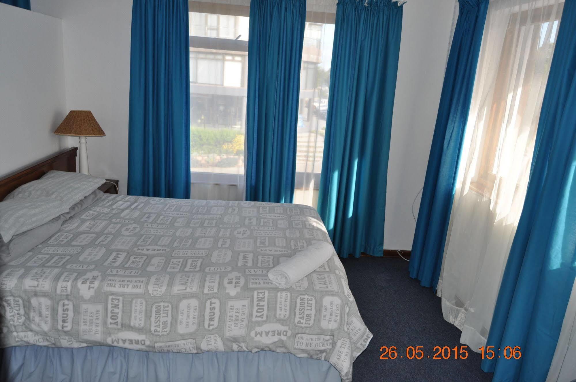 Backpacker Apartments Plettenberg Bay Eksteriør billede