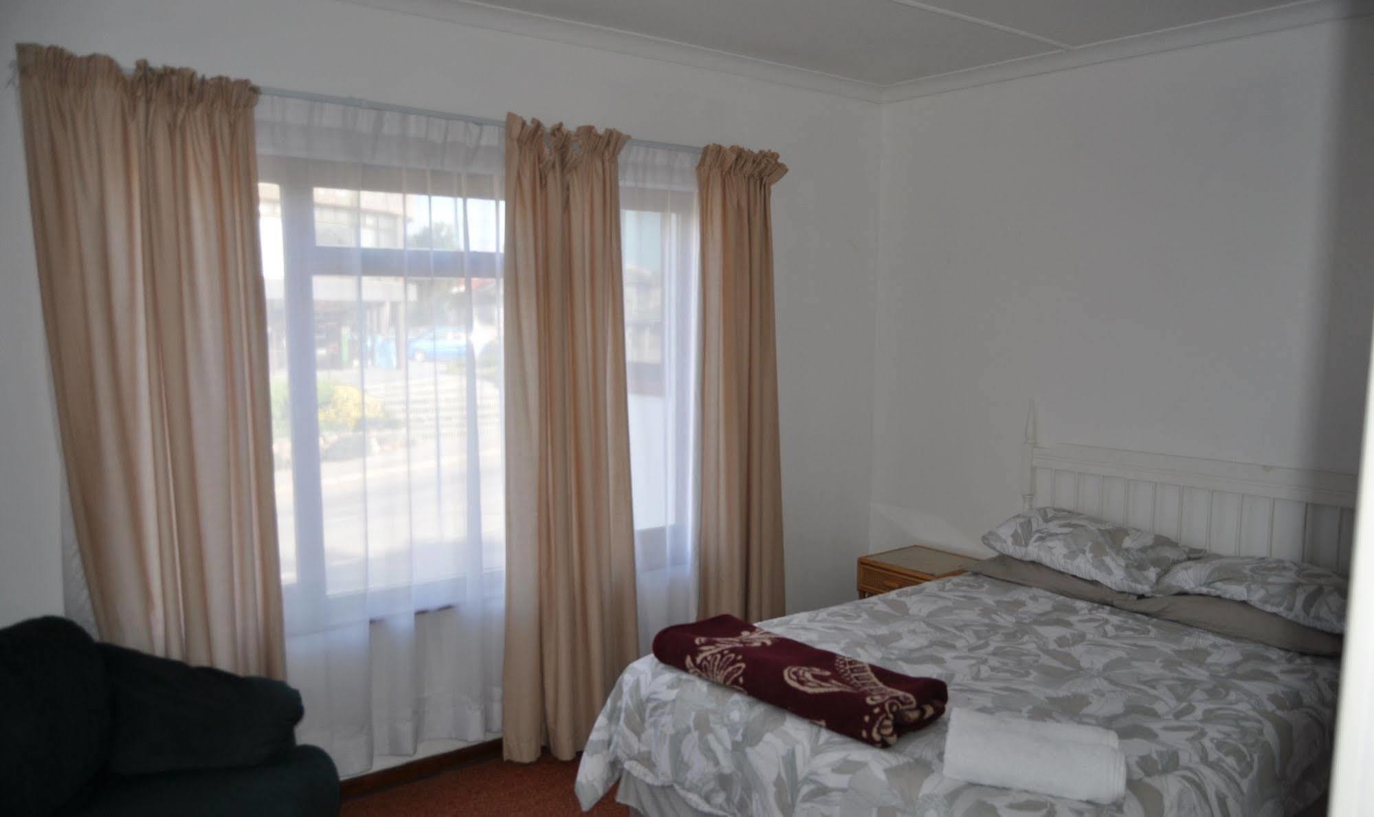 Backpacker Apartments Plettenberg Bay Eksteriør billede
